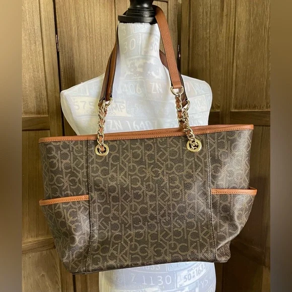 CALVIN KLEIN Shoulder Bag. - Picture 5 of 9